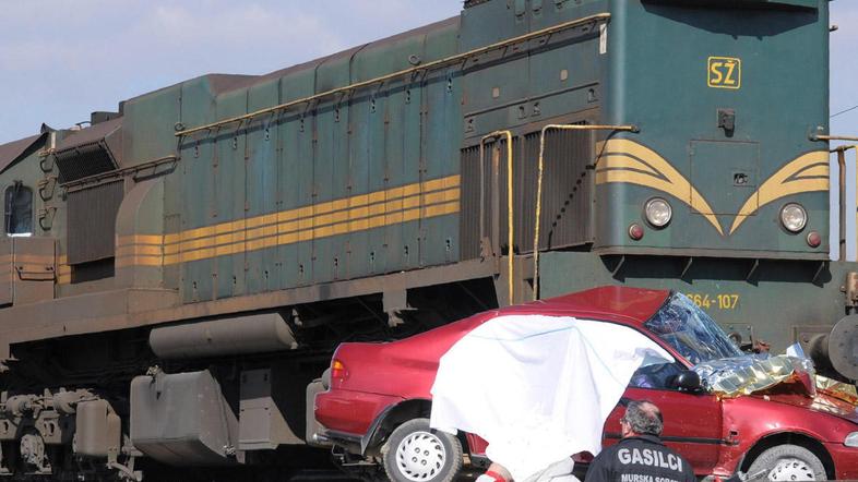 V Puconcih strojevodja kljub takojšnjemu aktiviranju zavore naleta ni mogel prep