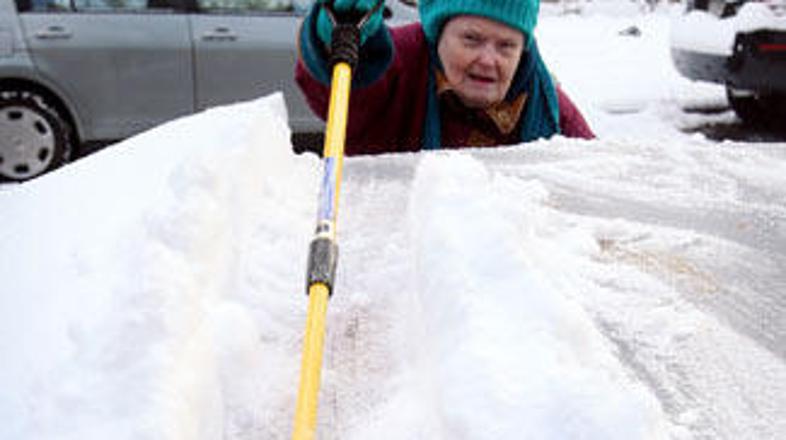 Na nekaterih mestih je zapadlo tudi 30 centimetrov snega.