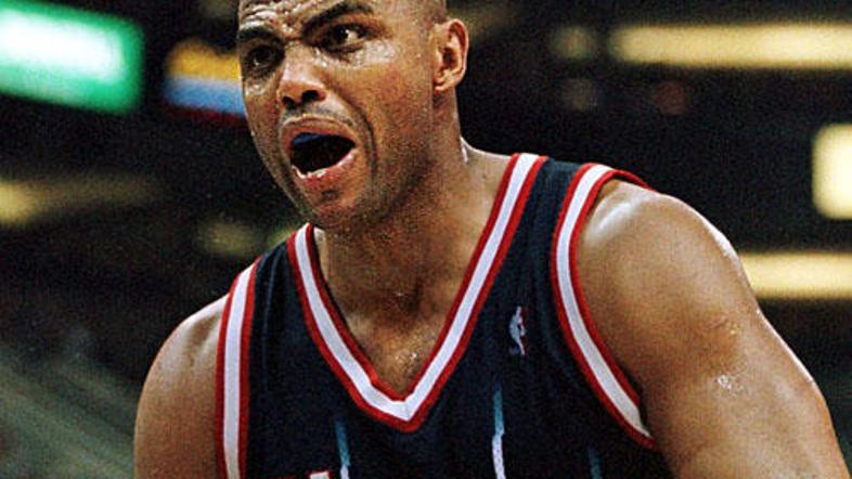 Barkley je poskrbel za izpah rame soigralca, sam pa je nastradal na koncertu. © 