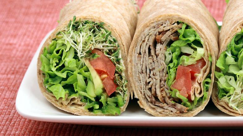 Piščančji file v zvitkih lahko zamenjate s tunino, kuhanim pršutom, kuhano goved