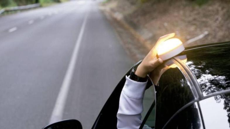 Svetlobna naprava V16