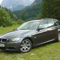 Prestižnost pri BMW-jevi trojki s statusom hodi z roko v roki.