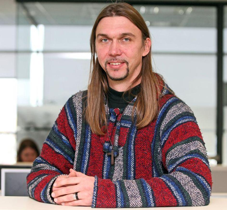 Friškovec meni, da pri svojem delu ni naletel na primere, kjer bi bila neka vers