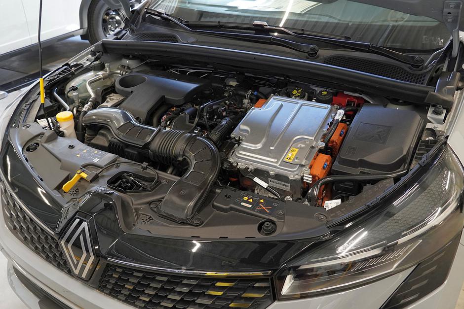 Renault hibridni menjalnik Mirna Peč | Avtor: Matija_Janežič