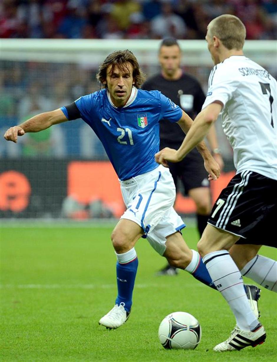 Pirlo Schweinsteiger Nemčija Italija polfinale Varšava Euro 2012 | Avtor: EPA