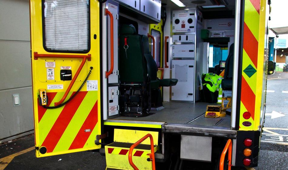 Šestnajstletnik se v bolnišnici bori za življenje