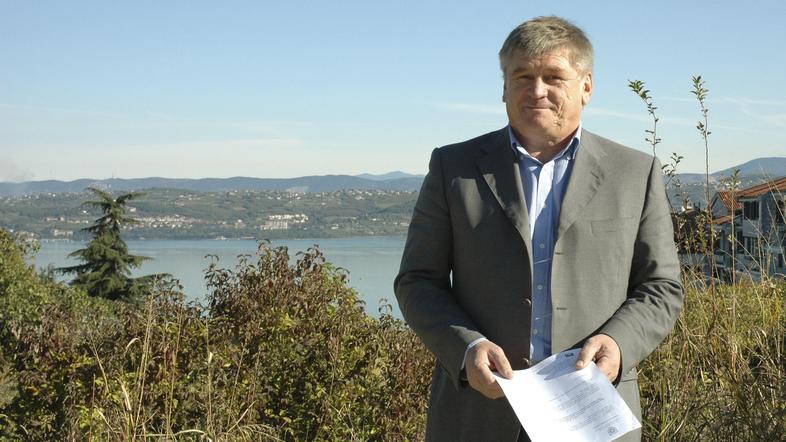 Viktor Markežič, občinski svetnik in vodja koprske Oljke, je užaljen.