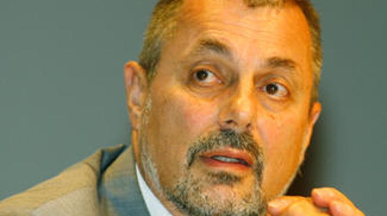 Po besedah predsednika Zbora za republiko Petra Jambreka se je Borut Pahor javno