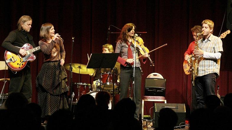 TZscena10.01.08...fake orchestra...