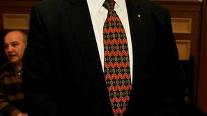 Krope je po razkritju spornega postavljanja šotorov odstopil. Po odhodu s specia