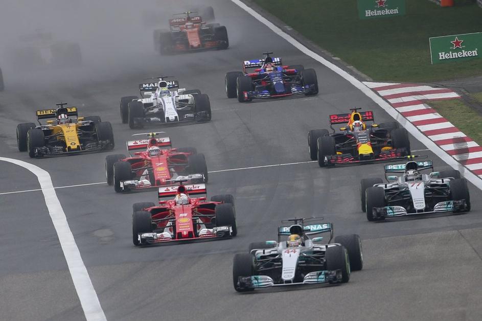 Lewis Hamilton Sebastian Vettel VN Kitajske