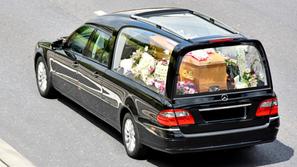Pogrebni avto