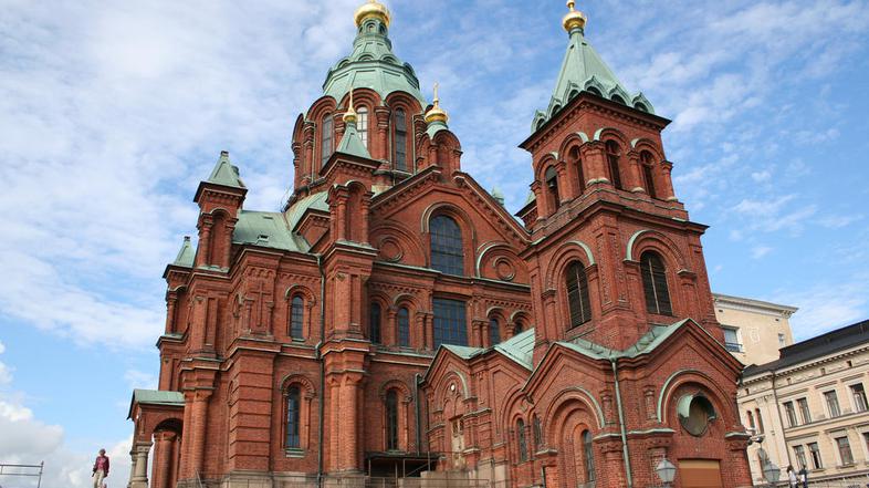 Katedrala Uspenski je ena nabolj popularnih turističnih znamenitosti Helsinkov. 