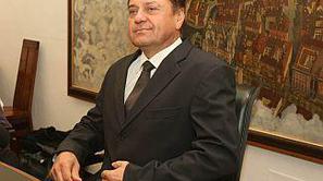 Zdi se, da si šef De SUS, Karel Erjavec, zaman želi Jankovića za mandatarja.