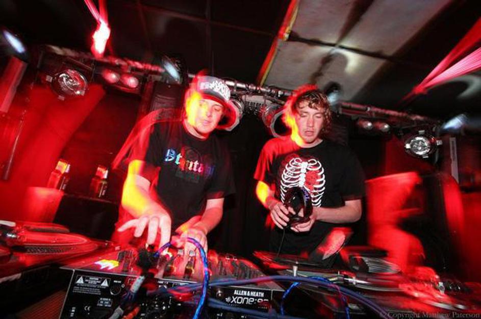 Duo The Upbeats sta že zajadrala med živine svetovne dnb scene.