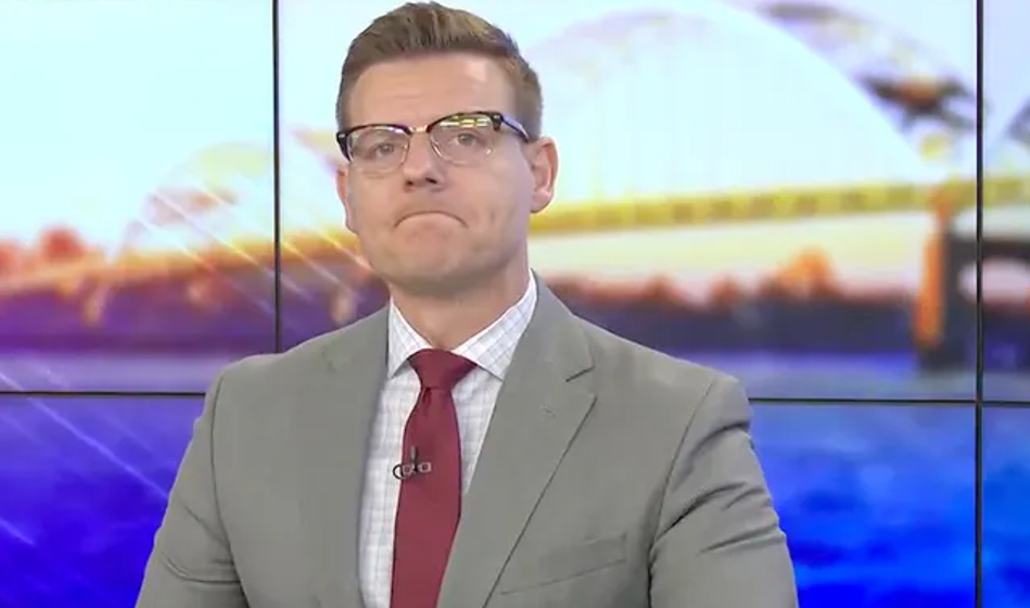 Slovo pred kamero: Voditelj s solzami v očeh pokritiziral TV postajo