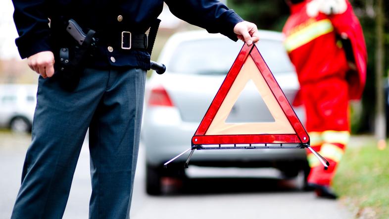 prometna nesreča prometni znak