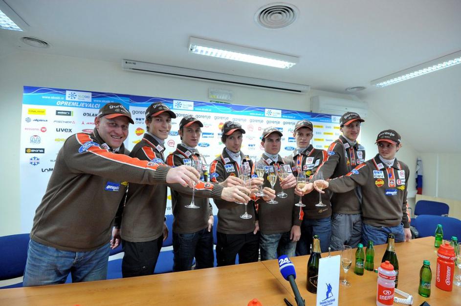 Kranjec Damjan Hvala Janus Prevc smučarski skoki skakalci novinarska konferenca