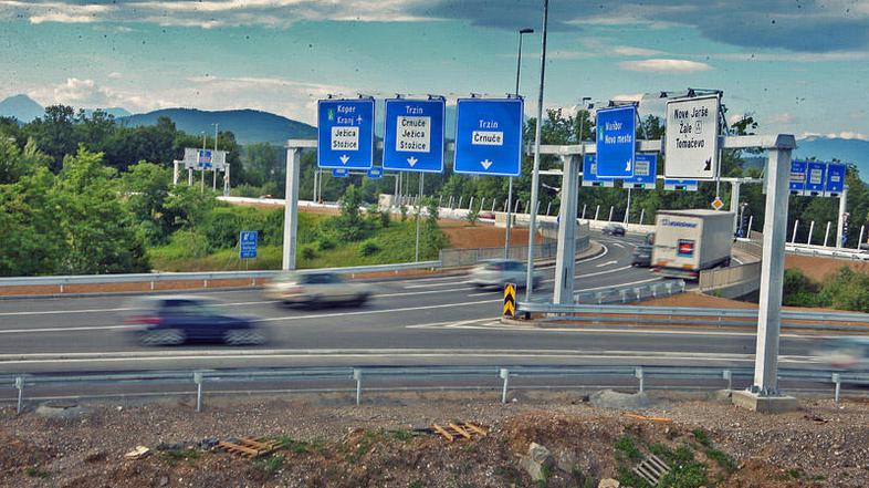 DDC mora najprej preveriti zahtevke SCT o dodatnih delih in stroških, nato pa se