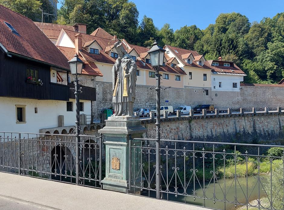 Kapucinski most, kip sv. Janeza Nepomuka, Škofja Loka | Avtor: M. Ha.