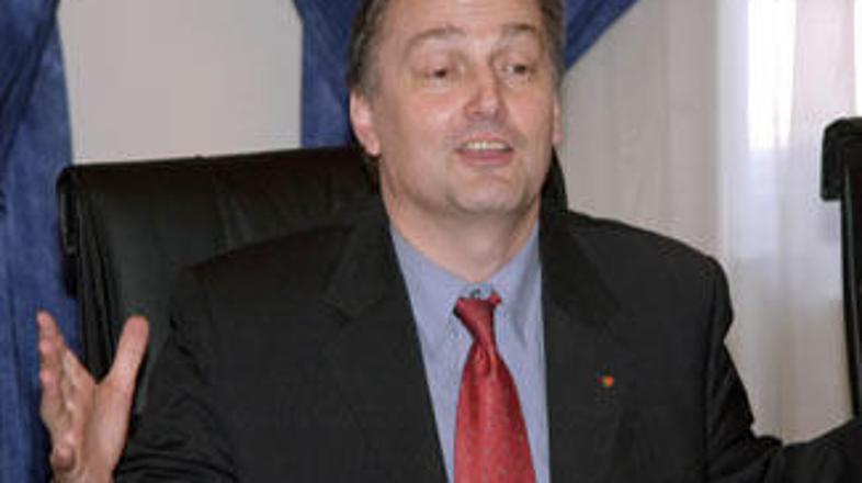 Kljub omenjeni odločitvi sodišča je Lagumdžija januarja 2002 znova odredil areta