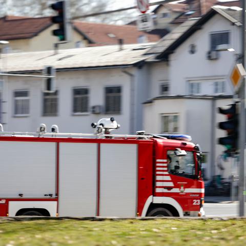 gasilci, gasilski avto