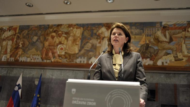 slovenija 27.02.13, Alenka Bratusek, nova in prva zenska mandatarka, nova mandat