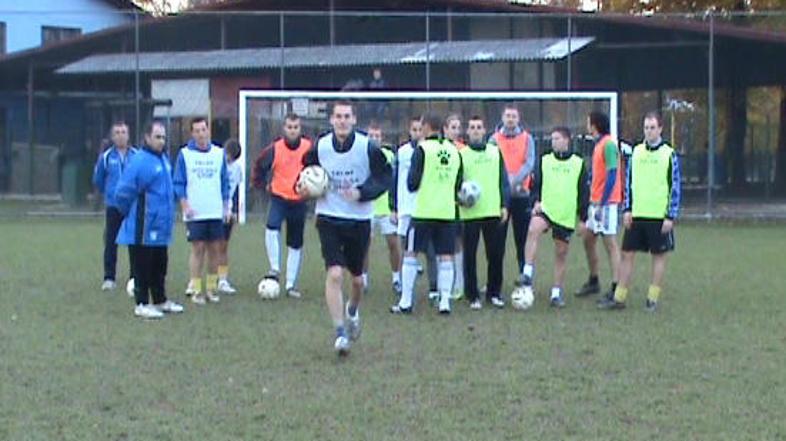 Ljubljanski četrtoligaš Arne Tabor '69 se je preizkusil v zadevanju prečke s sre