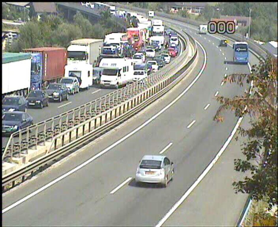 Prometna nesreča pri Vrhniki | Avtor: PIC (cestne kamere)