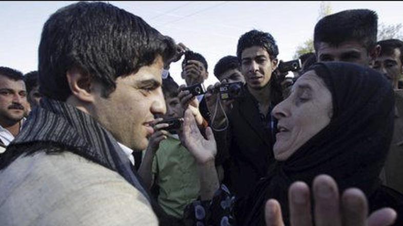 Fatima Mohammed Salih kar ni mogla verjeti, da je njen sin še vedno živ. (Foto: 