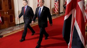 Vojna prijatelja Tony Blair in George W. Bush leta 2006. (Foto: EPA)