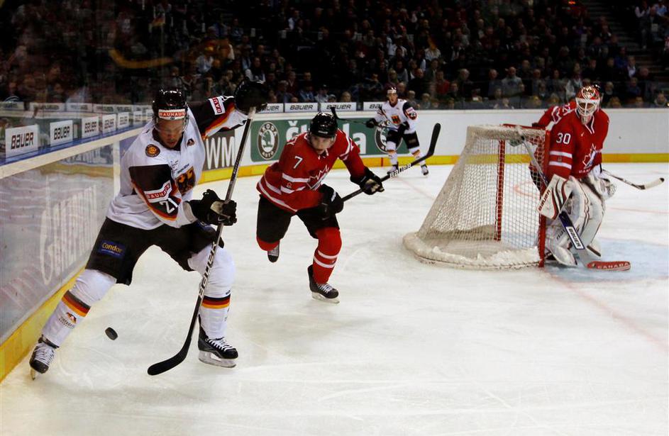 Led v Gelsenkirchnu sta preizkusili Kanada in Nemčija.