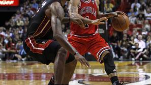 Pričakovati je, da bo tudi James moral pomagati pri pokrivanju Rosa. (Foto: Reut