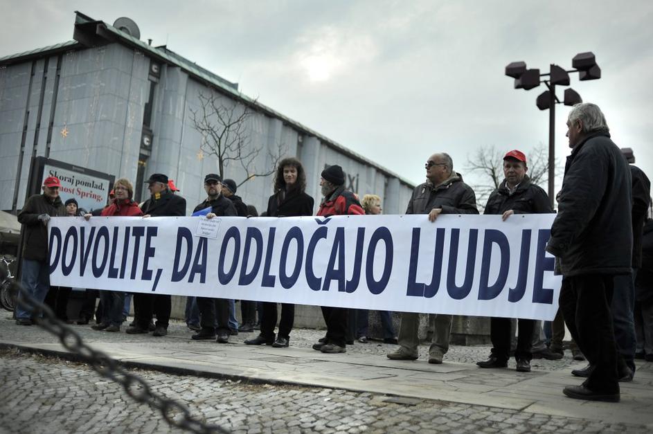 Protestni shod proti referendumu