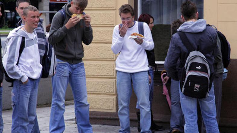 "Uvesti smo morali več predur, kakšen bo odziv dijakov, še ni jasno," je na okro