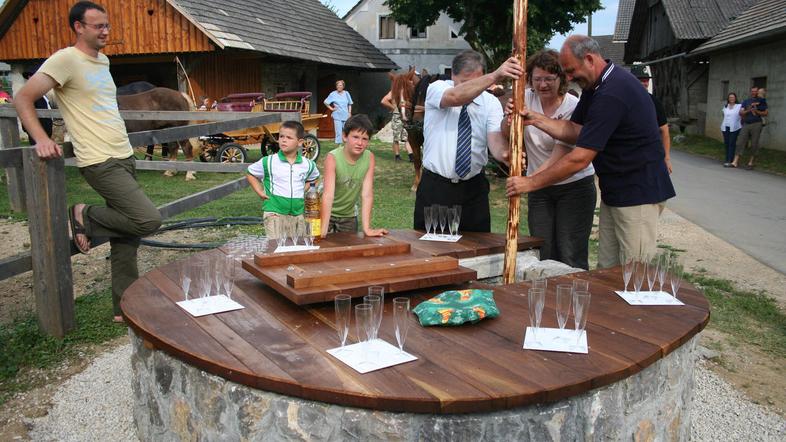 Cimermanova štirna (na fotografiji), ki so jo obnovili letos, je po navedbah Loj