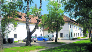 Valvasorjeva knjižnica v kapucinskem samostanu je pretesna, nefunkcionalna, nedo