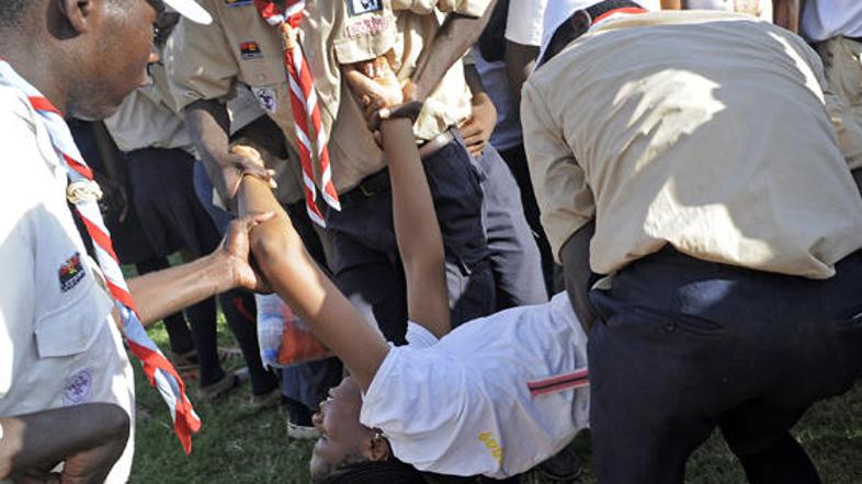 Do incidenta je prišlo v soboto okoli poldneva, ko so odprli vrata na stadion, s