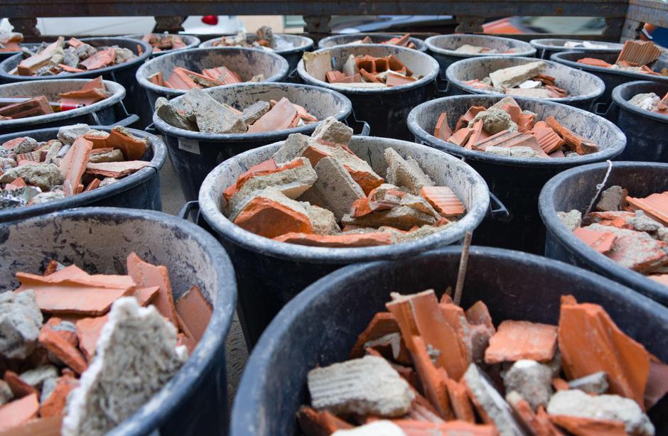 vedra polna kosov keramike in opeke | Avtor: Profimedia