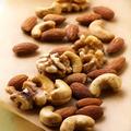 Zmešajte najljubše oreške in jih vsak dan pojejte pest. (Foto: Shutterstock)