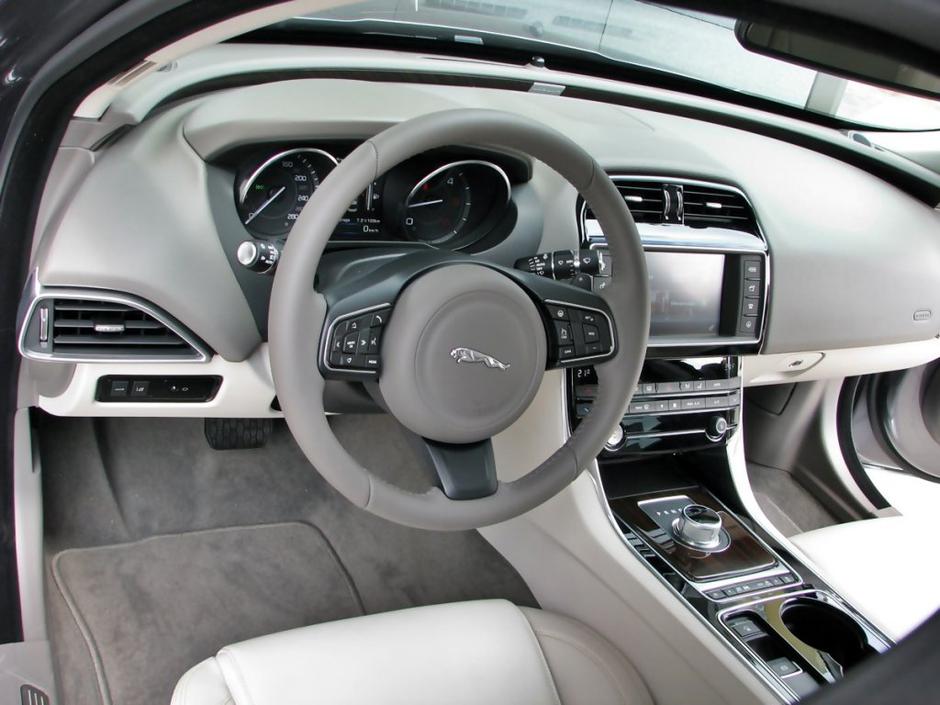 Jaguar XE | Avtor: Andrej Leban