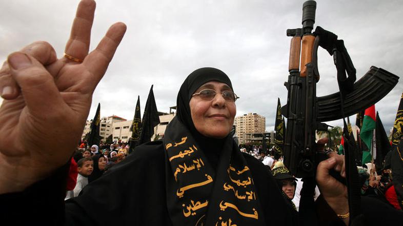 Žena Al Zavahirija poziva ženske k udeležbi pri sveti vojni. (Foto: EPA)