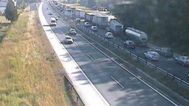 Kolona vozila na primorki 