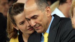 Urška Bačovnik in Janez Janša