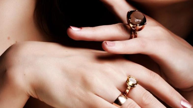 Hladnejše jesenske temperature roke pogosto izsušijo, koža postane hrapava in po