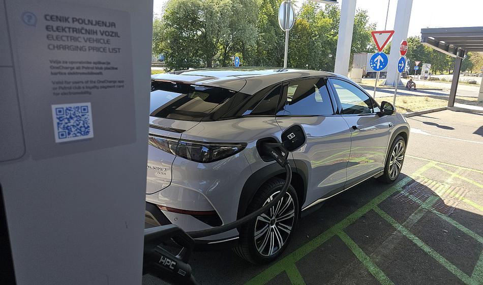 Električni avtomobili bodo morda kmalu dobili račun