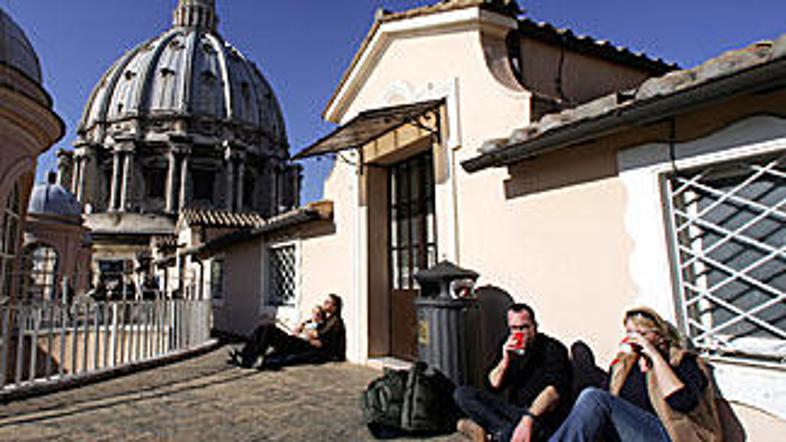 Skica prikazuje kupolo bazilike svetega Petra v Rimu.