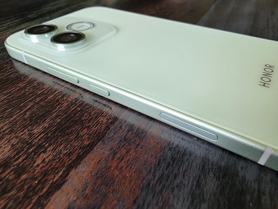honor 600 lite | Avtor: D. J.