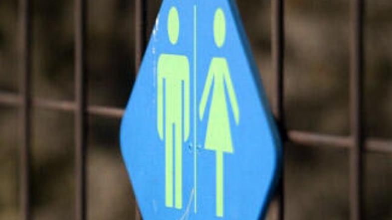 Slovenec se je med uriniranjem na enem izmed avtocestnih počivališč na Hrvaškem 