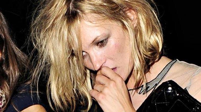 Partner jo je postavil pred izbiro. Ona se je odločila za žur.